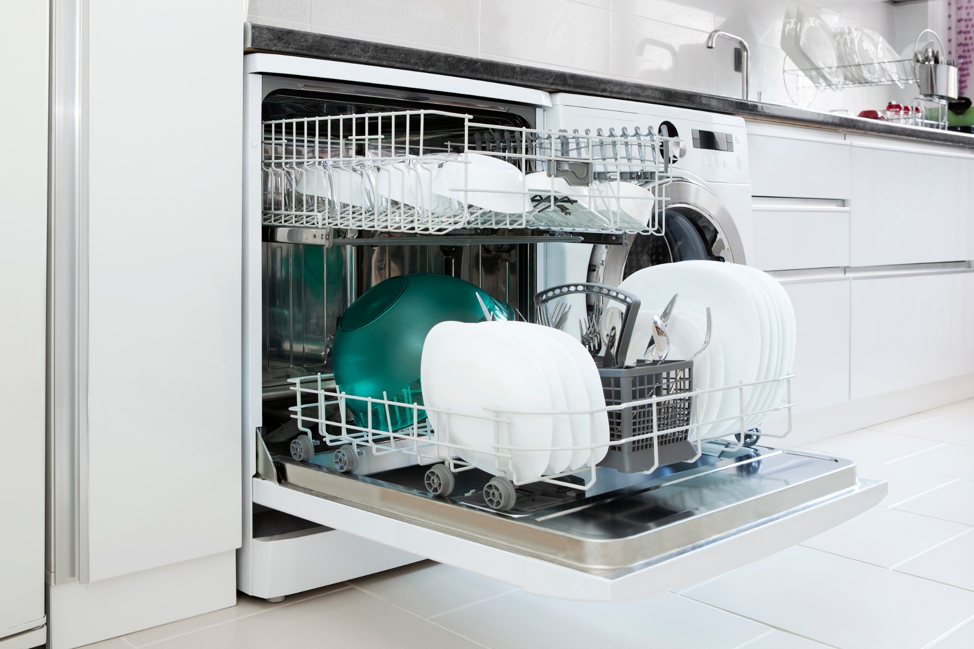 Конденсационная сушка в посудомоечной машине: особенности и отличия от турбосушки